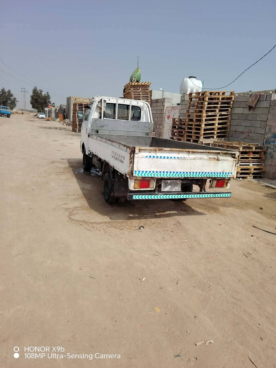 سلام عليكم كيا بنكو 96 رقم بغداد انكليزي السعر 40 وبي مجال عنوان السياره النجف المناذره الاستفسار الاتصال على رقم ***********
