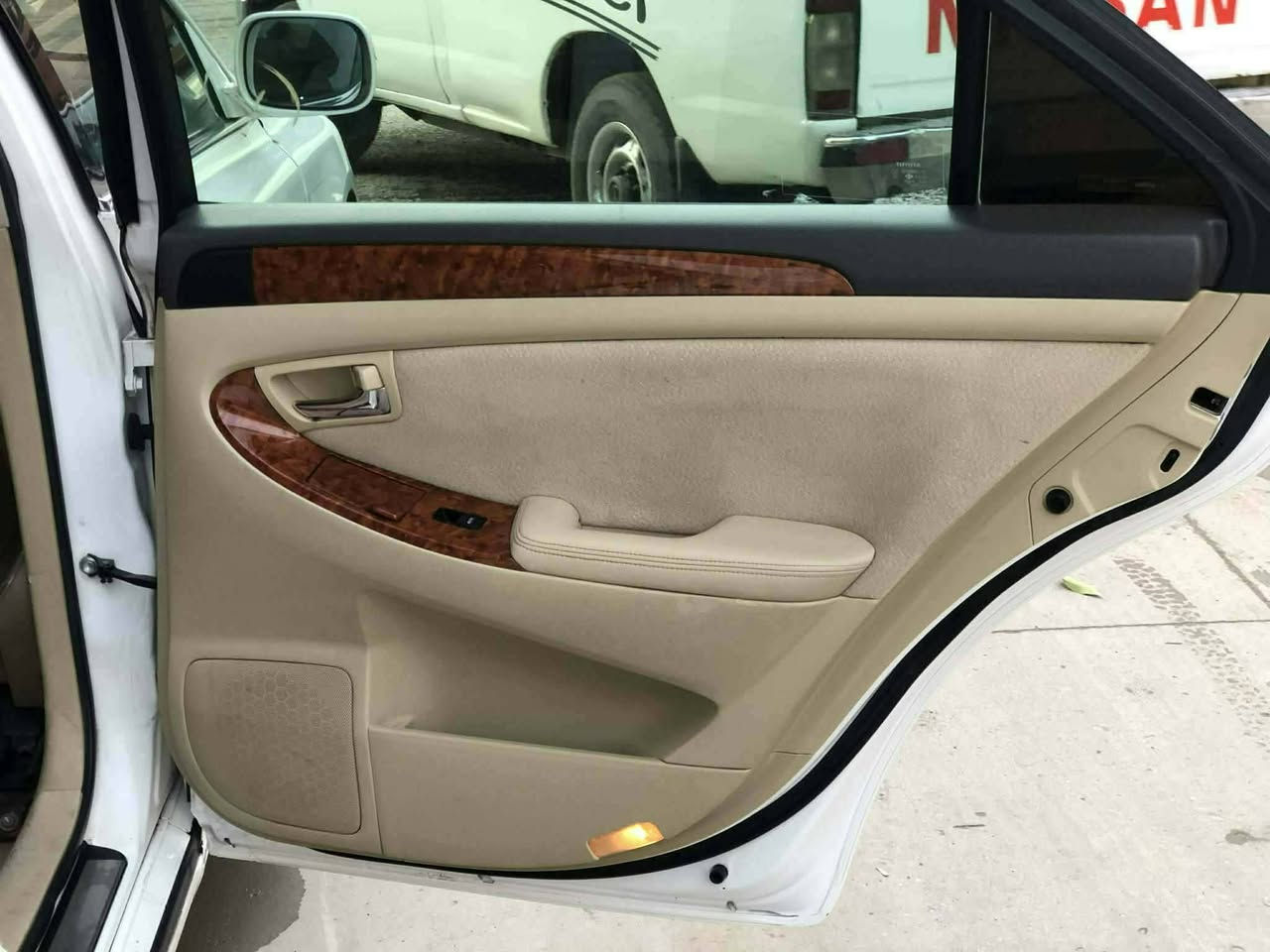 شاهينه
2005
2 دووگمە 
۱٨۲
ناوزه رد
رۆنی گێرو مەکینەی تازەی گۆراوە
٤ تایەو دەبڵی لۆک 
کامل مەسروف کراوە
ته بريد ساردو كه رم به شه رت 
سه قف شوشه
بيش و بشتي به شه رت
٤٨ توزي معامه له 
شوين كفري 
0772 854 75 10
