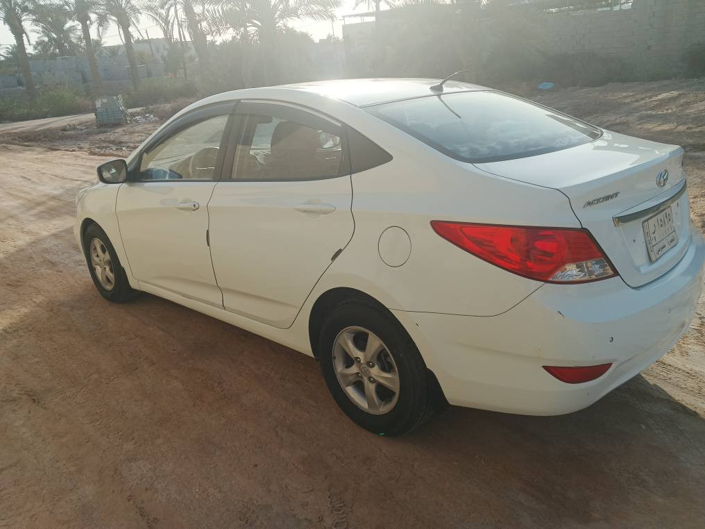 سلام عليكم 
هونداي اكسنت 
موديل 2013 خليجي 
سياره  جاهزه فول مواصفات تحكم ستيرن 
مري ام الاشاره كهربائيه 
3 شاشات 
حساسات كامره خلفيه 
بيها صبغ بالبنيد كد شبر موضح بالصوره 
رقم بصره بأسمي شرط المداور 
السعر 110 وبيها مجال بسيط 
مكاني بصره ابي الخصيب 
*********** الزبير, البصرة
