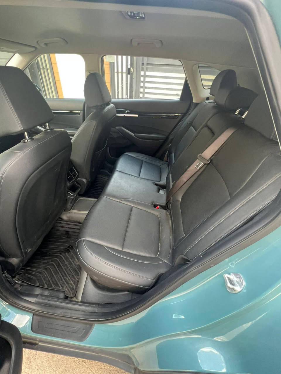 سلام عليكم كيا سليتوس موديل ٢٠٢٤
رقم بغداد انكليزي مكان السيارة بغداد حي اور 
مكينه ١٦٠٠ تيربو حادثة قطعتين جاملغ او دعاميه نفس الون 
لون فيروزي مميز رقم الهاتف ***********
