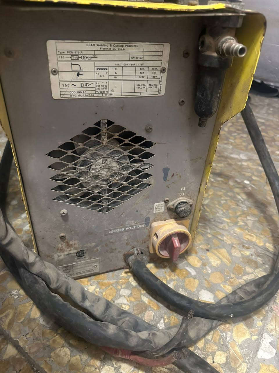 بلازما ايساب شغال  سويدي اصلي مداخل تصليح سنكل
السعر ٧٥٠ وبي مجال العنوان بغداد ***********
