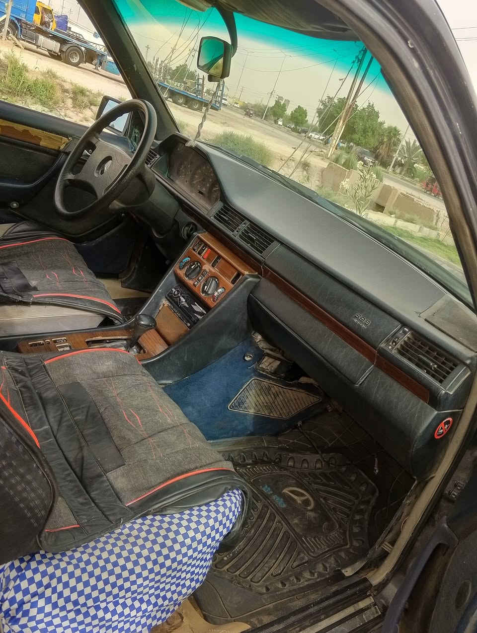 السلام وعليكم مارسدس للبيع موديل 1992 سياره جاهزه ماكينه وكير كفاله تخم تاير جديد سنويه جديده كلش حلوه وجاهزة سياره ماكينه وكير بطه سعر 38 وبيها مجال مكان واسط العزيزية رقم الهاتف. ***********.
