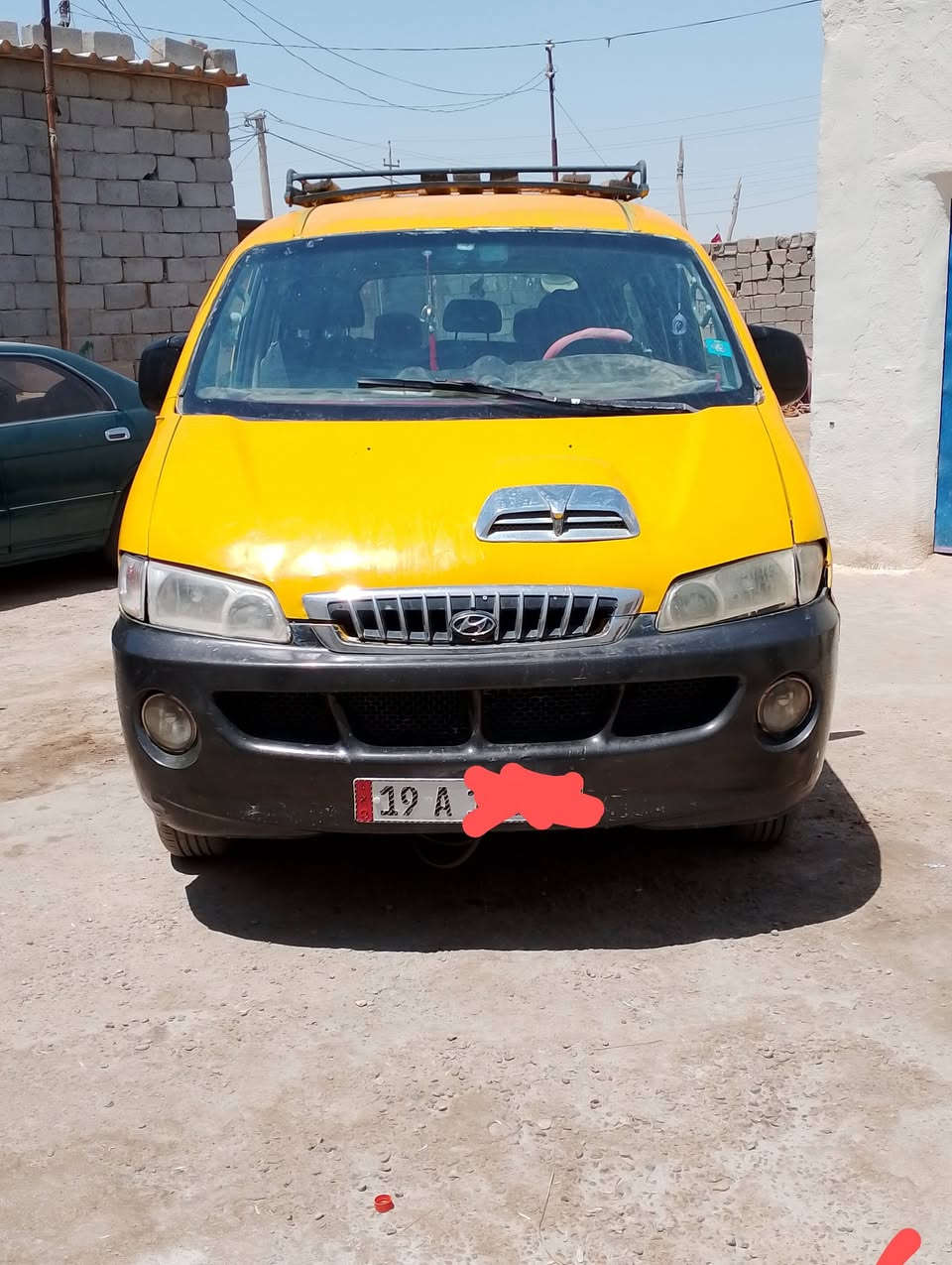 السلام عليكم ستاركس للبيع مكان ساره الناصريه رقم انجليزي باسمي رقم كربلاء سنويه جديده نهايتها لل 30  محرك 3000 بنزين 11 راكب سعر40 ورقه  ***********
