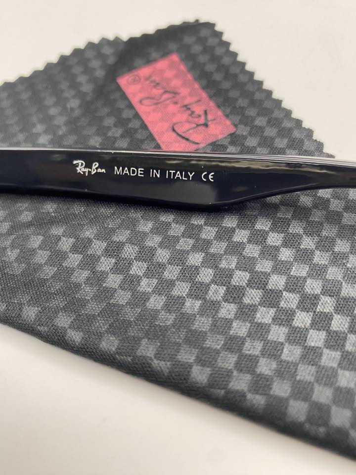 فيراري راي بان  عدسه بحري مدرج فلاتر زجاج يوفي 400 حمايه كامله من اشعه الشمس


**إذا كنت صاحب هذا الإعلان وتريد حذفه لأي سبب، رجاءا أرسل رسالة إلى الدعم الفني**