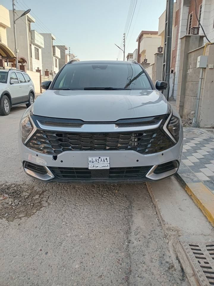 KIA sporteg
2025
محرك 2500بانزين المرغوب 
⛔️بدون ايرباك ⛔️
حادث جاملغ ايمن وايسر وبنيد وبيه طخات بسيطه 
مواصفات 
بانوراما 
بصمه 
تحديد مسار +قياده ذاتيه 
5كامرات محيطيه +حساسات خلفي امامي 
تبريد قطعتين 
كشنات تدفئه تبريد 
صندوك كهرباء 
وبعد بيه مواصفات  
السعر 210وبيه مجال بسيط كلش صور حادث موجوده 
مكان السياره بغداد العامريه 
*********** بغداد, العراق

