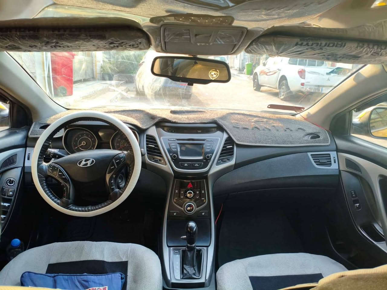 سلام عليكم الانترى موديل 14 فول مواصفات ما عدى بصمه أو سلايت روف تحكم ستيرن جهتين كشن كهربائي كامره مسجل شاشه صغيره حساسات خلفيه  ضربتهه دعاميه أو لبنيد فقط لا لغد ولا شواصي كما موضح في الصور الحادث أو مصلح نفسهن سياره ليبل واحد تخم تاير سياره جاهزا كبل للشارع رقم تليفوني   السعر 110 أو بيها مجال***********
