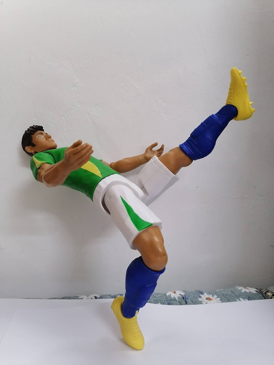 متوفر للبيع... شخصية  لاعب كرة قدم نيمار جونيور من مجموعة FC Elite. 
طولها  ( 30 سم).
مصممة لتشبه اللاعب النجم نيمار جونيور.
تحتوي على 16 نقطة مفصلية لوضعيات حركة متنوعة.
العلامة التجارية هي Mattel. 
للحجز والاستفسار مراسلة الصفحة على الخاص


**إذا كنت صاحب هذا الإعلان وتريد حذفه لأي سبب، رجاءا أرسل رسالة إلى الدعم الفني**