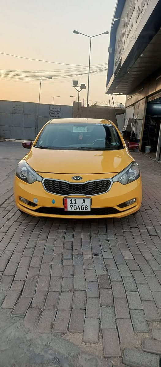 السلام عليكم سياره فورتي للبيع 2014 السياره باسمي مصفره هيئه وغرامات مكينه وكير ع وضع الشركه حداديه 90% سياره تخم تاير سياره نص فول حادثها خشم البنيد سياره كلها ميبل واحد مكان سياره بل حله السعر 115 وبيها مجال سياره متذب عليها ربع العنده النترا 2018 أو 2019 بس خصوصي رقم ***********
