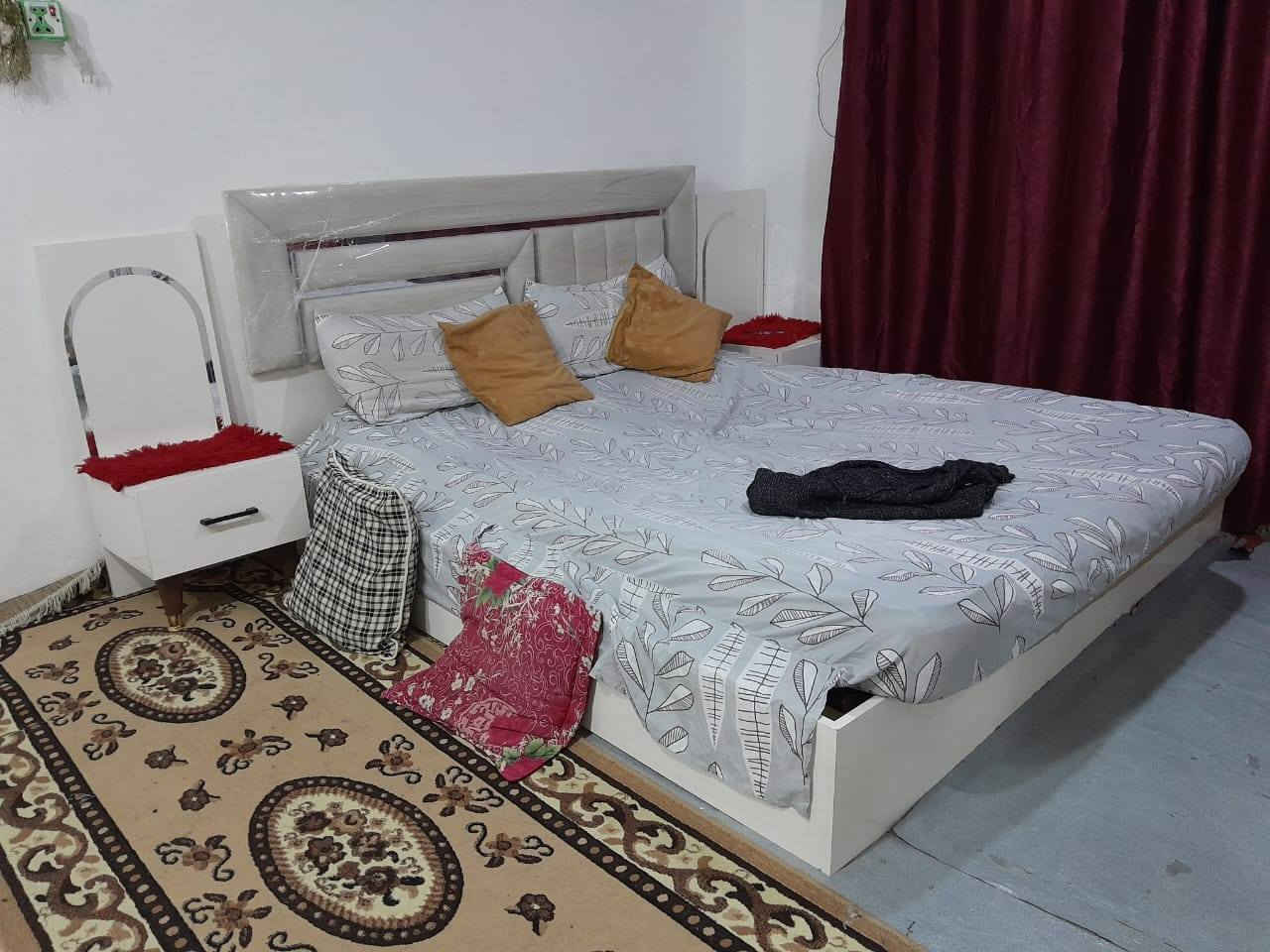 سلام عليكم غرفة أخشاب تركية جديدة استخدامها شهرين اشتريتها ب600 واريدها ب500 وبيها مجال
للاستفسار واتساب ***********
