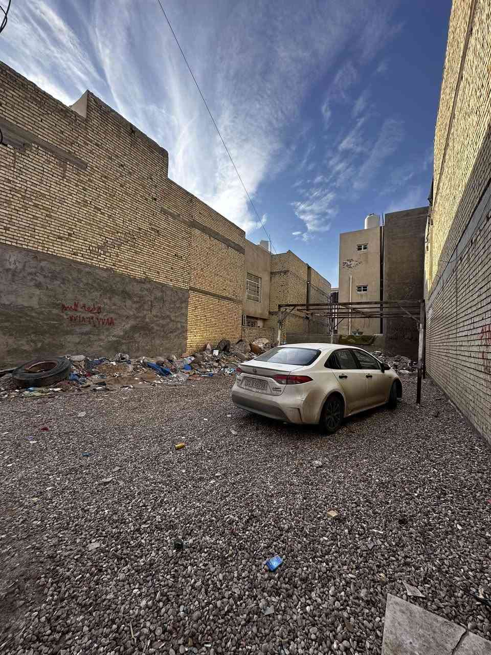 السلام عليكم للبيع قطعتين متلاصقه مساحة كل واحدة منها 91 متر ثاني قطعه عن شارع احمد الوائلي حي البساتين جاهزة بالماء والمجاري والتبليط ملك صرف سند 25 للاتصال ***********
