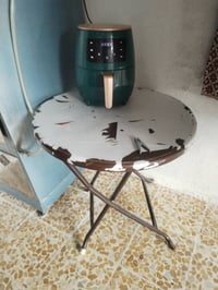 قلايه هواىيه وميز صغير القلايه سعرها 20 الميز سعرو 8 الف شرط الشغل شار...