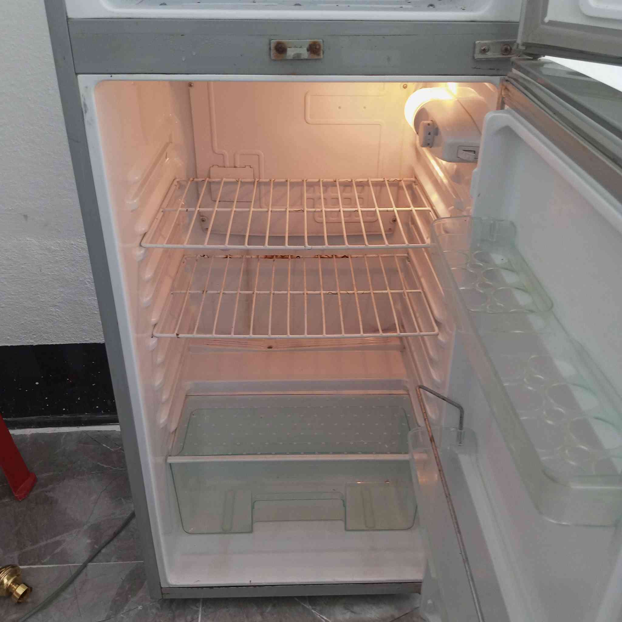 السلام عليكم غراض للبيع  للتواصل ع الرقم  ***********
