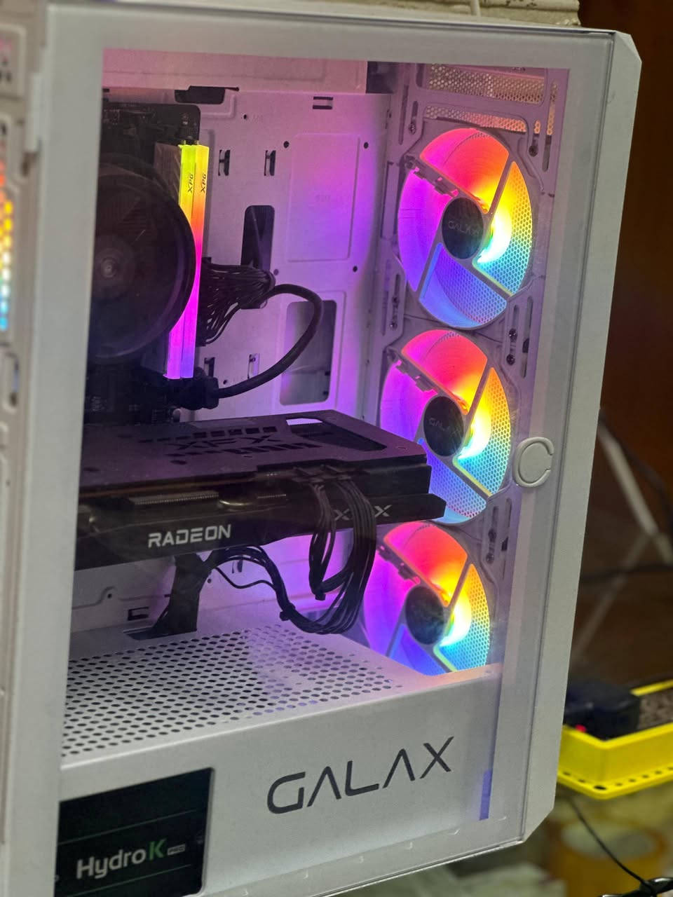 للبيع pc وشاشه  نضيفه مستعمله فقط شهرين 
مواصفاتهه
CASE GALAX ATX REVOLUTION 07

MSI M.B B450 M-A PRO MAX

AMD CPU RYZEN 5 5600X BOX

RAM G-SKILL 16*2 6000MHZ WHITE

WD GREEN 1TB SN3000 NVME PCLE4.0

GPU XFX RX6700XT 12GB

FSP PSU 600W HYDRO K PRO BRONZE

الشاشه فل HD 180 هرتز AOC MON 24G11E

WINDOWS 10-11 PRO STICKER

للتواصل واتساب ***********

السعر مليون و500 وبيهه مجال هواي  واكدر ابيع مفرد شاشه وحد وpcوحد
