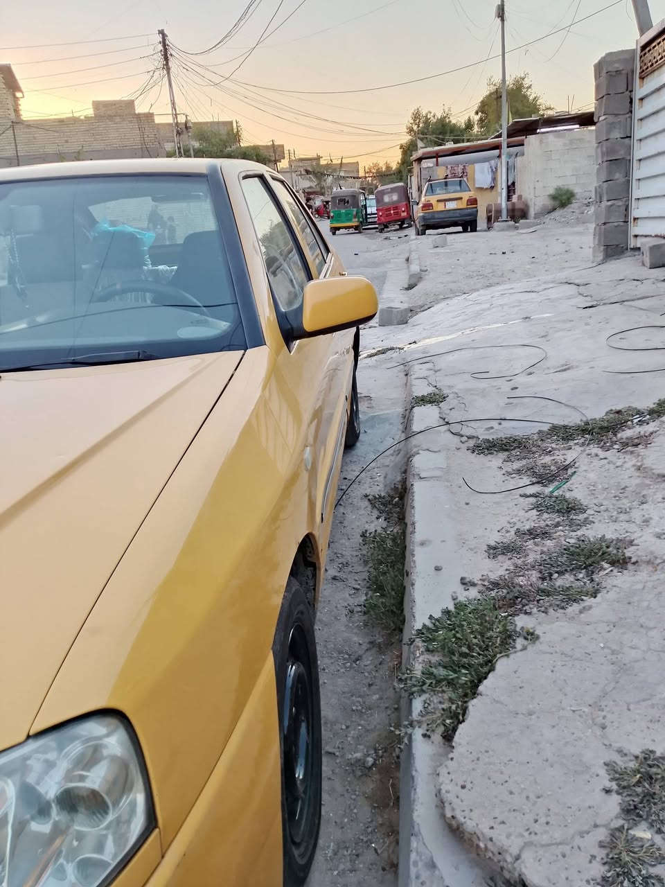 سيارة شيري كوين موديل ٢٠١٣ بلادي بدون اي تعمير تبريد شغال صدر جاهز تخم تاير دواخل نظيفه مكينة بلادي كير عادي سياره جاهزه وما بيها شي ما عليها لا هيئة ولا غرامات مصفره رقم ألماني 
السعر ٤٠ ورقة وبيه مجال بسيط جدا 
العنوان الزعفرانية
الرقم واتساب ***********
