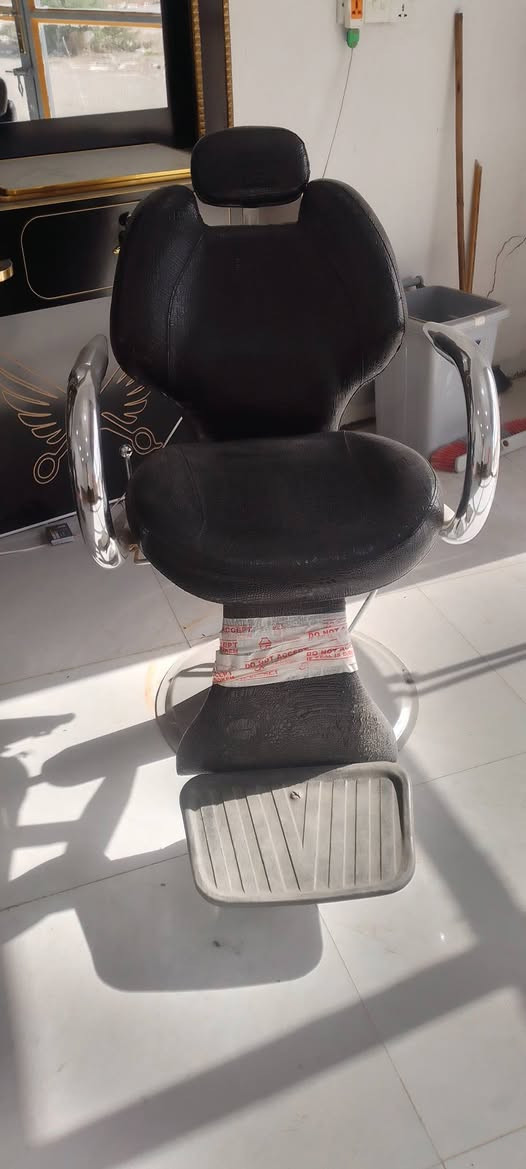 سلام عليكم اخوان عندي غراض حلاقة نضيفات كلش للاستفسار ***********واتساب موجود
