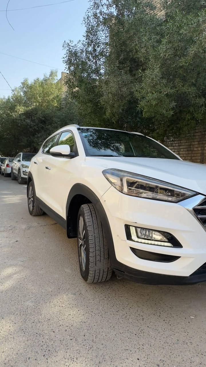 سلام عليكم 
توسان للبيع 2019 
ماشية 95
مكينة 20
بصمة+ بصمة أبواب 
هاند بريك رجل
اشاره ترحيب
مري شفط 
تحكمات ستيرن
تبريد قطعتين 
مقاعد اماميةة كهرباء 
السعر 213 وبيه مجال قليل + السونار مرفق ويه الصور
***********
***********
