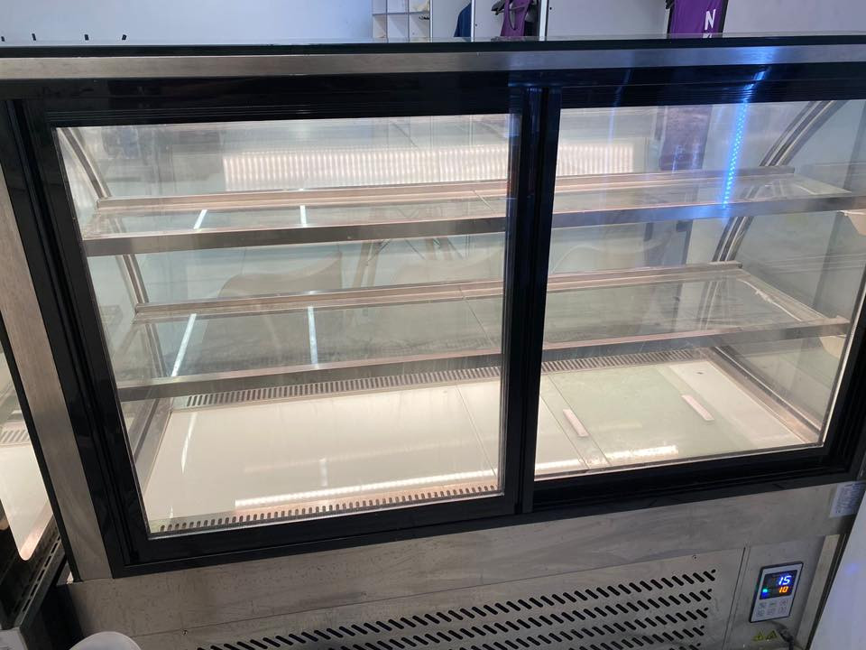 عارضات كيك او مواد غذائية عدد 2  تحافظ على البرودة ويا عارضة حرارية للمعجنات او غيرها للبيع مستعجل 
كربلاء حي الحسين 
***********
