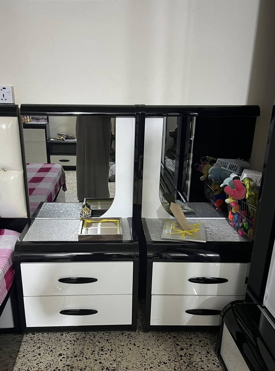 غرفه تركيه جديده ونضيفه  9قطع العنوان بغداد غزاليه تصال على هذه الرقم  ***********
