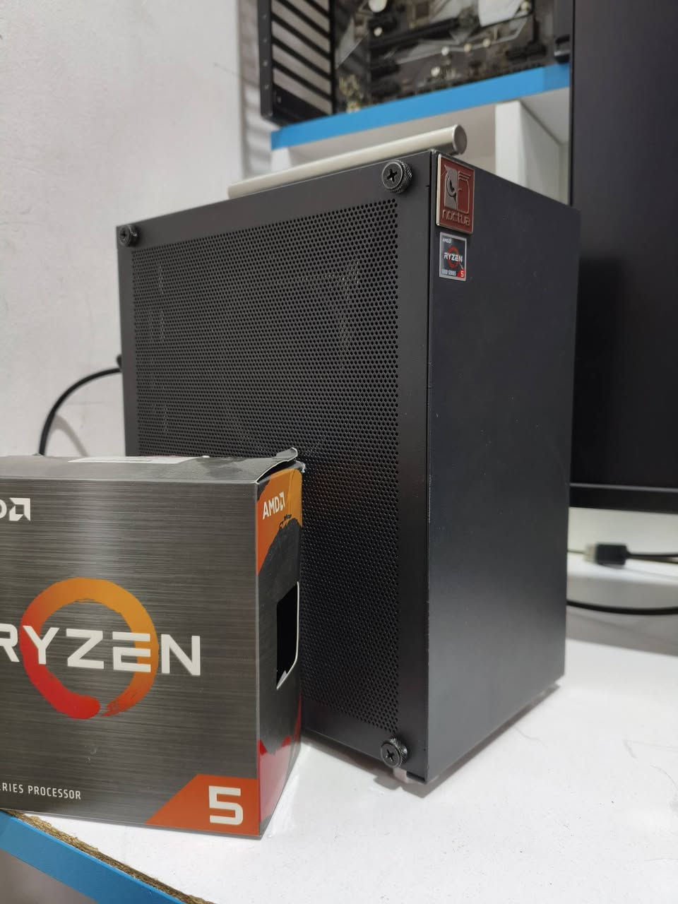 تجميعه مني غير مستخدم وكل قطعها براندات
معالج: RYZEN 5 3600

رام: 16G 3200 ddr4 فيوري 

مذربورد : asrock A520M itx 

تخزين : M.2 256

كارت شاشة:RTX 3050 8G ASUS

كيس : T40

البورسبلاي : 600w felx مو SFX

كولر معالج: من نوكتوا 

كل قطع الي ذكرتهن غير مستخدم براندات قويه

سعر 690 الف  

رقمي وتساب ***********

ادمن🌹
