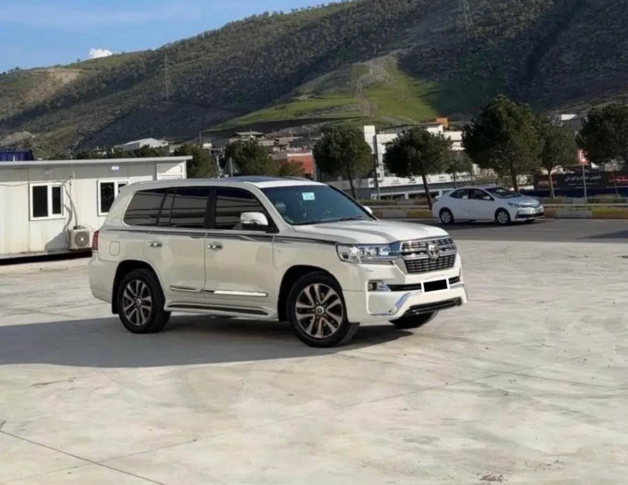 سەلام سەراتە بەناوی خوای گەورە وەنەوشە مۆدیل ٢٠١٠ کراوە بە ٢٠٢٠ سەیارەکە حەم سبۆخە مواسەفات VXR 5.7 فول فولە گیرو مەکینە بێ حەیبە سەیارە دوبەیە ئەگەر موشتەری تەلەفۆنم لۆ بکە لە خزمەتم *********** مرغصور, أربيل
