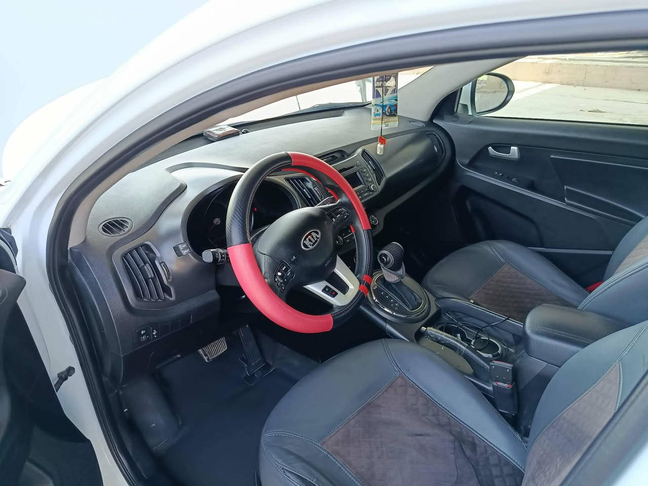 سلام عليكم 
سبورتج موديل 2014 خليجي رقم كربلاء انكليزي بسمي كفاله عامه من ضربه وتبديل وصبغ شرط كفاله وسونار موجود بالمنشور مكينه الفين دوش شرط كير خير من الله تبريد تدفئه حداديه جديده تخم تاير جديد مابيها اي نقص السعر 150$ واتساب ‏‪0781 195 1945‬‏
