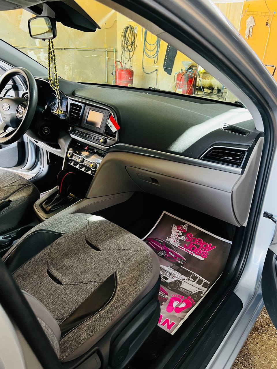 النترا الموديل 2020 رقم نينوى حادث قطعتين بلا دواخل السعر137 وبيها مجال الاتصال ***********
