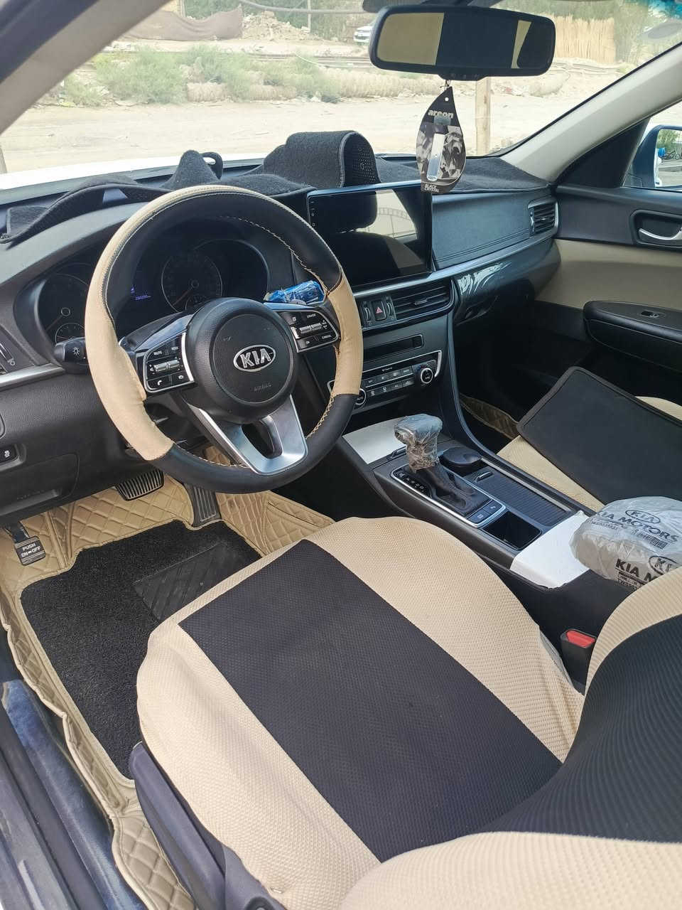 السلام عليكم اوبتيما خليجي
موديل 2020
رقم بغداد بسمي تحويل مباشر سنويه جديده ل 30 
حادثه جامغ وبنيد مكينه 2400
السعر 173
مكان للسياره ديوانيه الحمزه الشرقي 
***********
