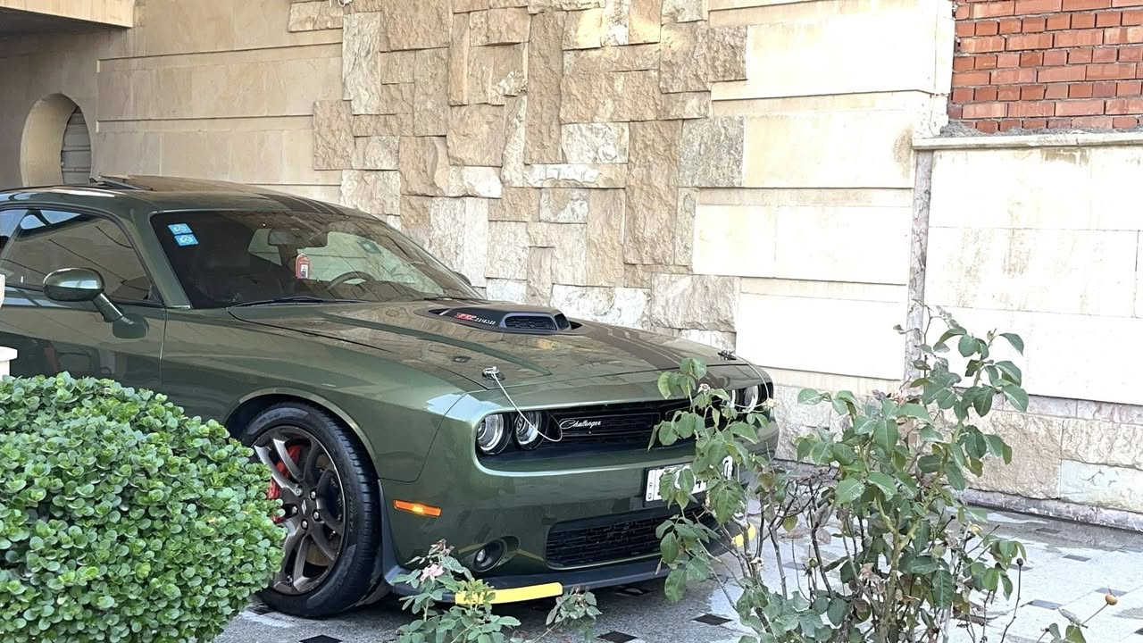 السلام عليكم شباب،
للبيع: دوج جالنجر Shaker موديل 2023 (آخر إنتاج ونسخة محدودة).

✅ ماشية 25 ألف ميل فقط
✅ بدون أرباك
✅ بدون صبغ نهائياً
✅ تعديل بارد فقط
✅ ربع بنيد وربع جاملغ فقط

المواصفات:
• فتحة سقف
• كراسي شامواه
• لايتات زينون
• بريكات بريمبو 6 بستم (وليس 4 بستم)(يعني مال هيلكات)
• 10 سماعات مع دِمّام
• السيارة مبرمجة بالكامل وتولد حوالي 520 حصان

السيارة نظيفة جداً وجديدة ، قوية، وكل شيء بيها جديد حتى الهزه وبأسمي السياره 

📍 الموقع: بغداد
📄 السيارة باسمي وكاملة

للاستفسار:
📞 ***********
