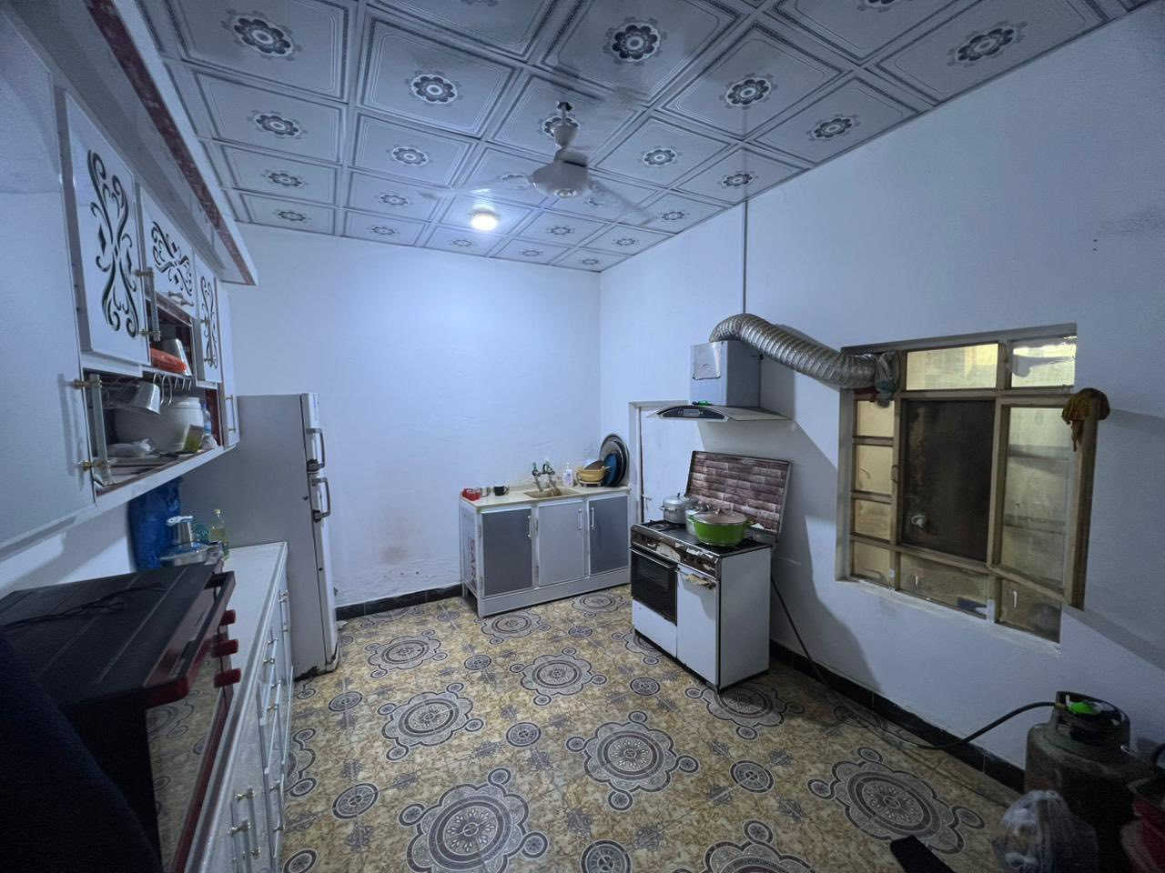 اسلام عليكم ورحمت الله وبركاتو
يوجد بيت للبيع وقف سني 
يتكون قرف منام2
ديوان مطبخ صاله جبيره
حمامات العنوان ابو الخصيب ابو الجوزي
 المساحه 250
السعر 60بي مجال (***********)
