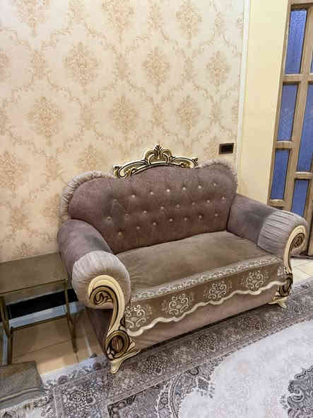 قنفات 5 قطع 
الكبير عدد2
وسط 1 
صغير 2 
السعر 550 
العنوان : البصرة حي الاساتذة
***********
