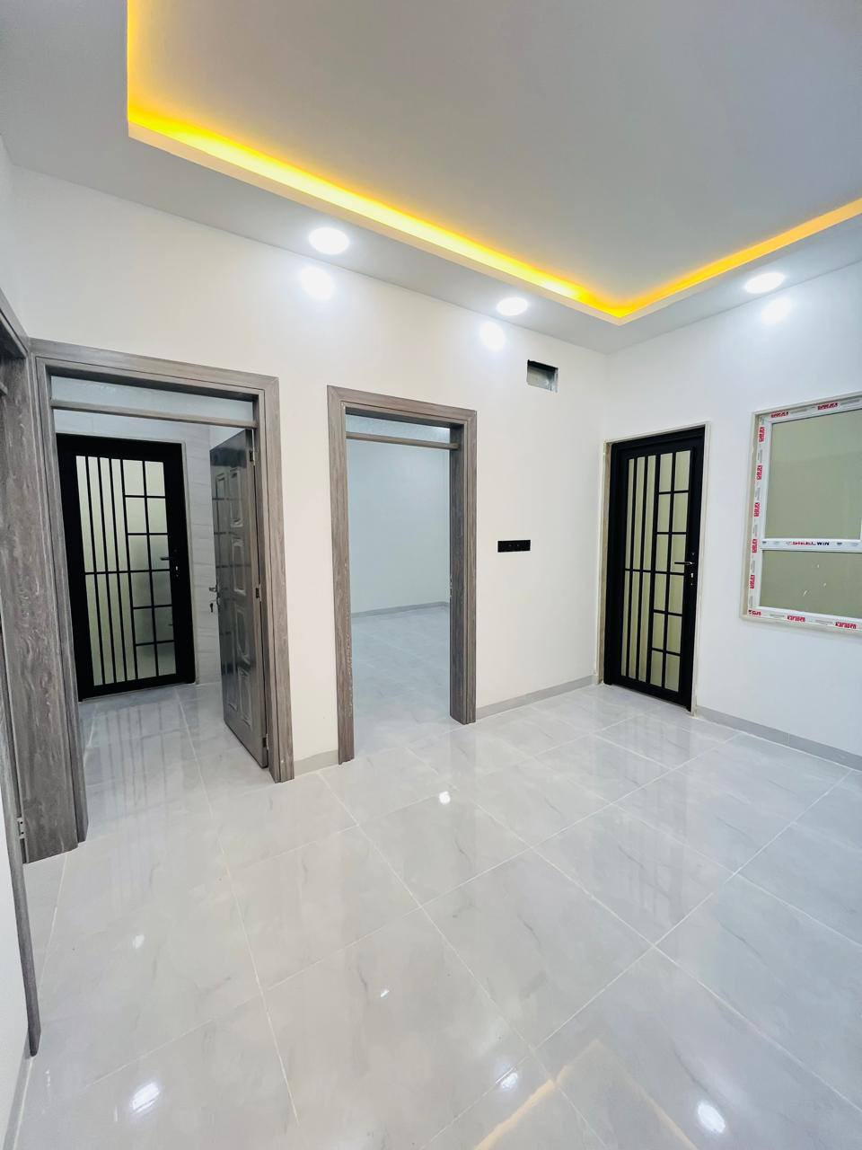 � دار للبيع – حي الملايين الاولى قرب فلل العناز
• المساحة: 120 متر ➖ واجهه 9 متر اتجاه قبله
• خدمات كامله ماء وكهرباء وتبليط
🔹 المواصفات :
• بناء حديث وراقي ونضام دكتات وسبالات وكامرات
• الطابق الأول: غرفتين نوم + صالة + استقبال + صحيات
• الطابق الثاني: ثلاث غرف نوم + صالة + صحيات
• سند زراعي ملك صرف بستان
للاستفسار والتفاصيل الاتصال .
#مكتب_انوار_الموصل_للعقار
***********
***********
