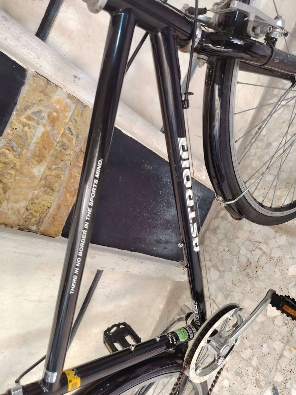 السلام عليكم ورحمة الله وبركاته
بايك موديل سي ٧٠٠ ترحال حجم ٢٨ 
باله ياباني وضع حاويه فول  
نضافه فول فول موصفات
حساس امامي ثلجي شغال 
ماركه ( ASTROIA) 
  سستم كامل شيمانو
يدات فر شيمانو اصلي 
السعر (  100  الف ) 
كير وحساس شغال فول 
عكرب ماركه اصلي  شيمانو  
  لون ميمز اسود مختم 
كير ٦ / ١ شغال سستم كامل 
غير مستخدم داخل العراق
العنوان بغداد منطقة الحبيبيه 
هاتف *********** 
الاستفسار واتساب
