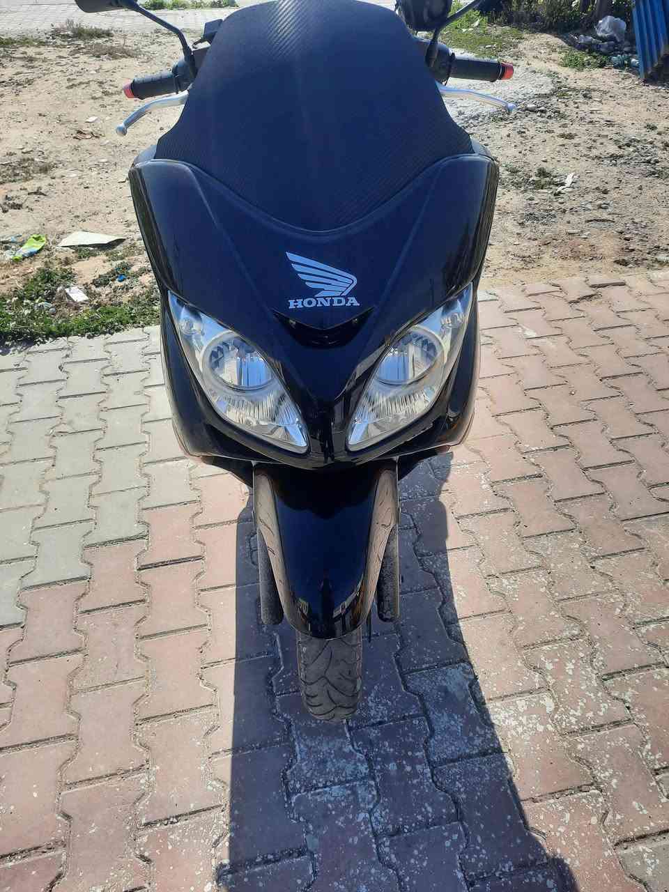 سلام عليكم فورزه للبيع محرك وكير جديد شادهن كهربائيات كلها شغاله منظومه زينون سعر ٩٠٠  للتواصل ***********

