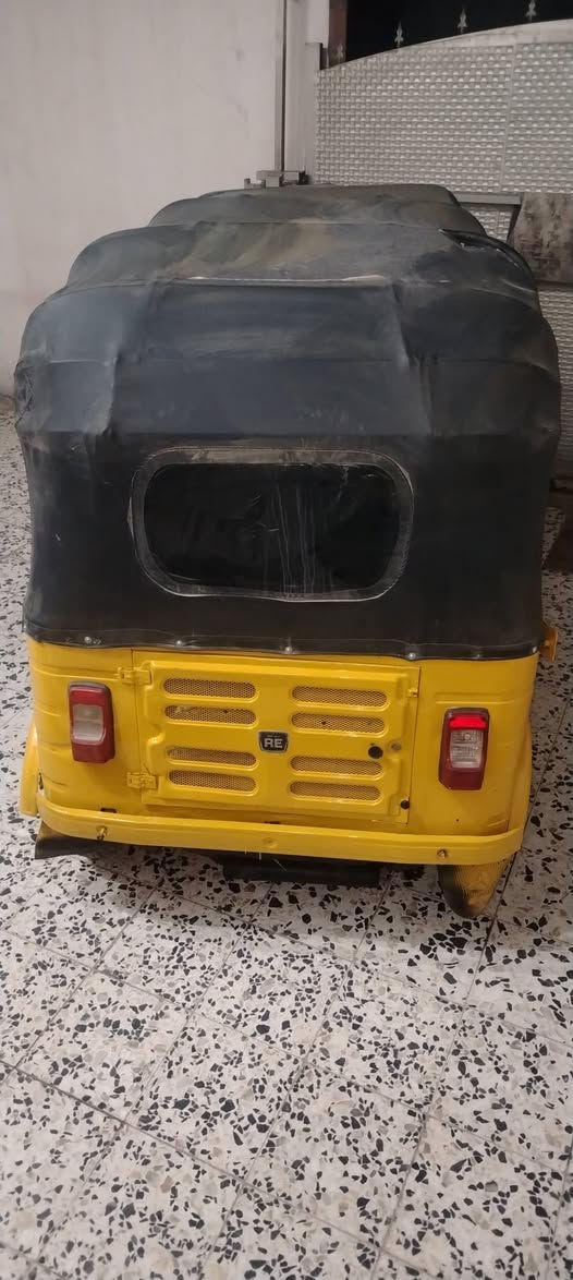 السلام عليكم للبيع تكتك 2018 رقم ديالى تحويل مباشر تكتك كفاله عامه من الضربه و الخياس تكتك مصبوغه عام للجماليه فقط فقط بيها محرك 21 كفاله وهاي كدام عينك تكتك نضيفه وما ناقصها شي للتواصل على الرقم ***********  تكتك حلوه وسعرها مناسب
