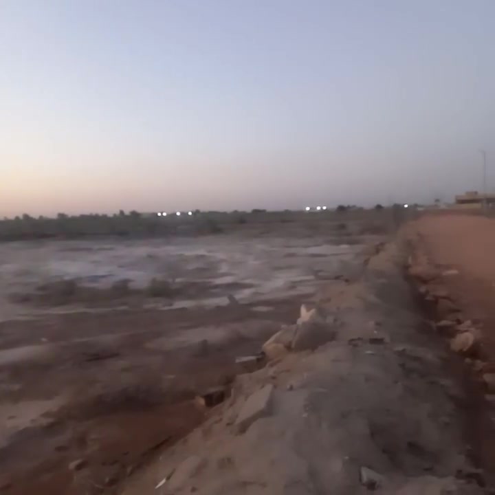 دوانم للبيع عدد ٢ للبيع الواجه ١٠٠متر في مجمع القريه الملكيه بسعر مناسب الاستفسار ***********
