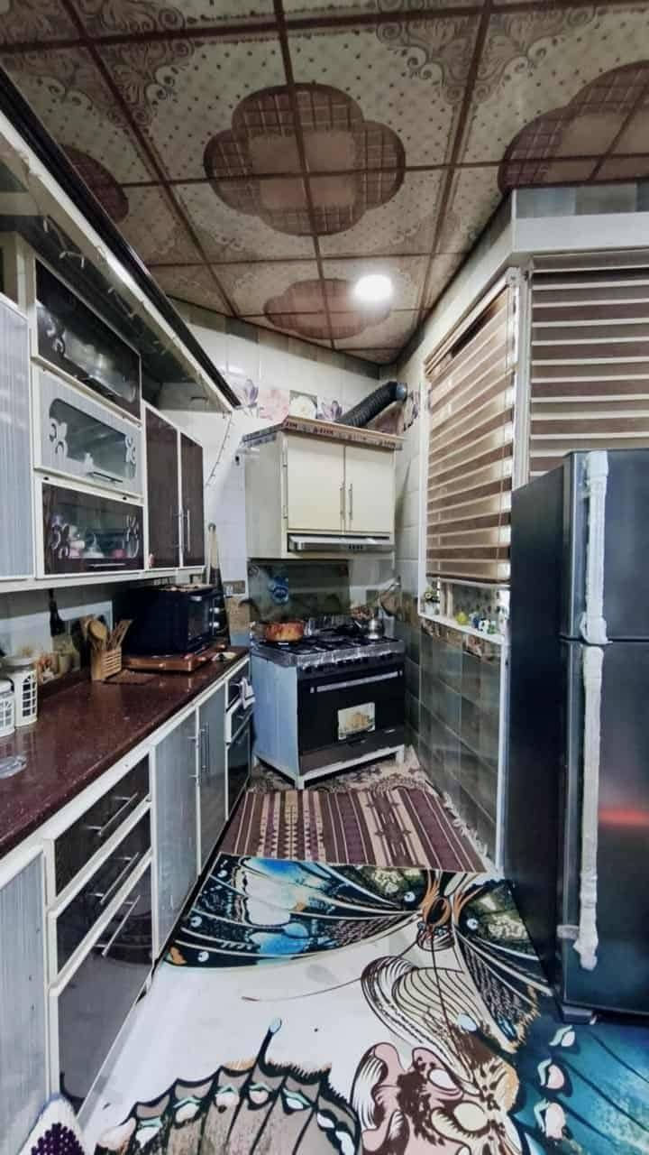 للبيع بيت ملك صرف مساحة 250 متر الطابق الاول غرفتين واستقبال مع صحيات خاصه للاستقبال وصاله ومطبخ وصحيات داخليه مع مخزن
الطابق الثاني ٣ غرف مع صالتين مع صحيات بناء 2019 منطقة ٦٠٠٠الاف قرب المدارس الصينيه *********** قل من طرف المندوبه ياعلي مدد هاي امانه عندك اخي واختي الكريمه
