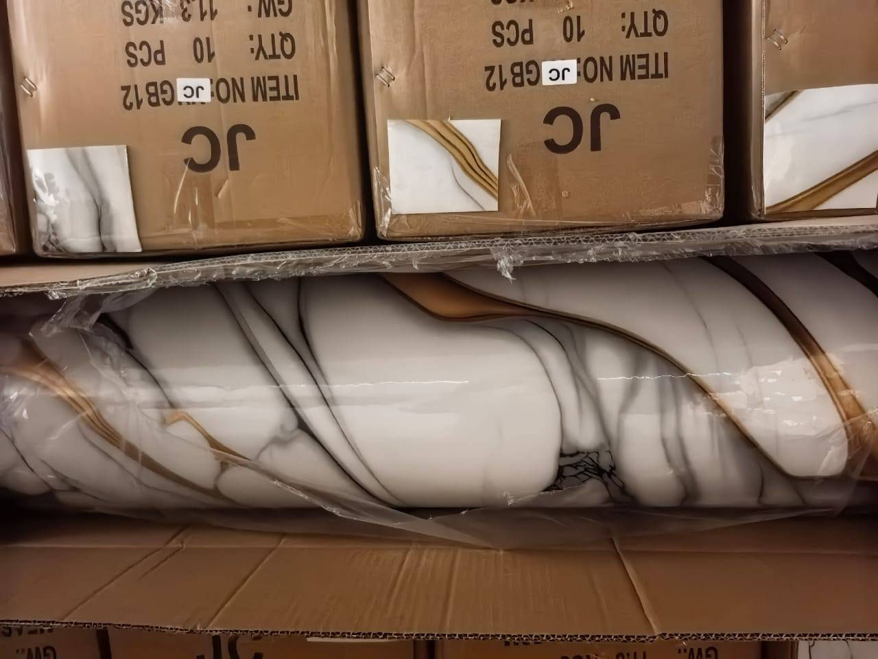 السلام عليكم يوجد رخام لاسق ذاتي السعر 8الاف فقط لجمله يوجد توصيل لجميع المحافظات ***********
