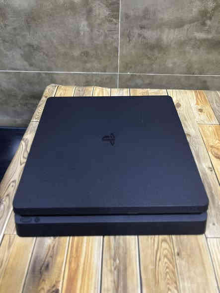 السلام عليكم بلي فور سلم للبيع الستفسار الاتصال على الرقم *********** الله شاهد بلي لوك ستكر ماصالي شهر من اخذيته متروس ألعاب 🥸
