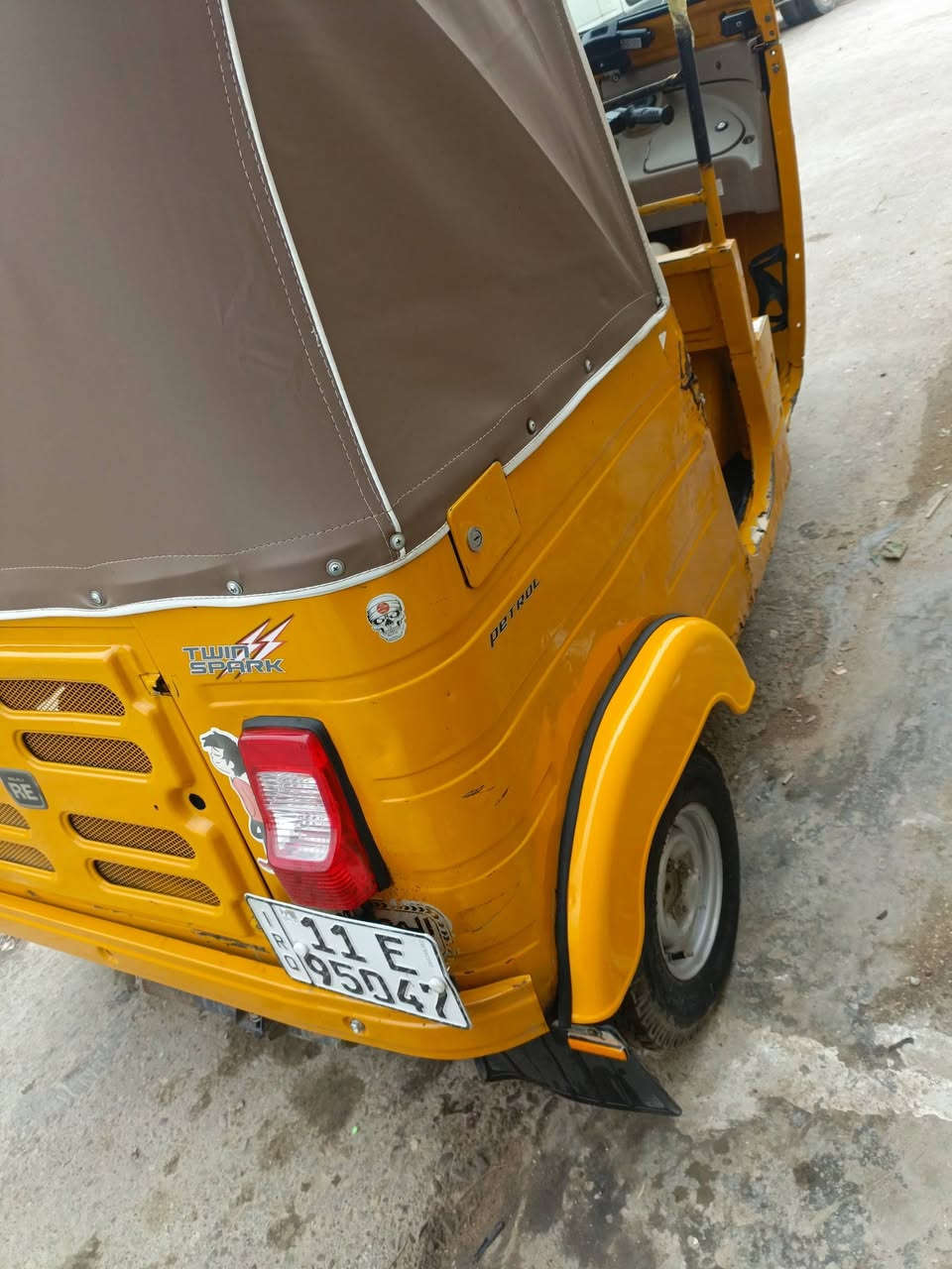 تكتك للبيع موديل 20شهر 12 رقم وسنويه بغداد نكليزي تحويل ثاني يوم مكفوله من عده طخه بسيطه السعر 6600وبيه مجال مكاني الشعب جمعيات ***********
