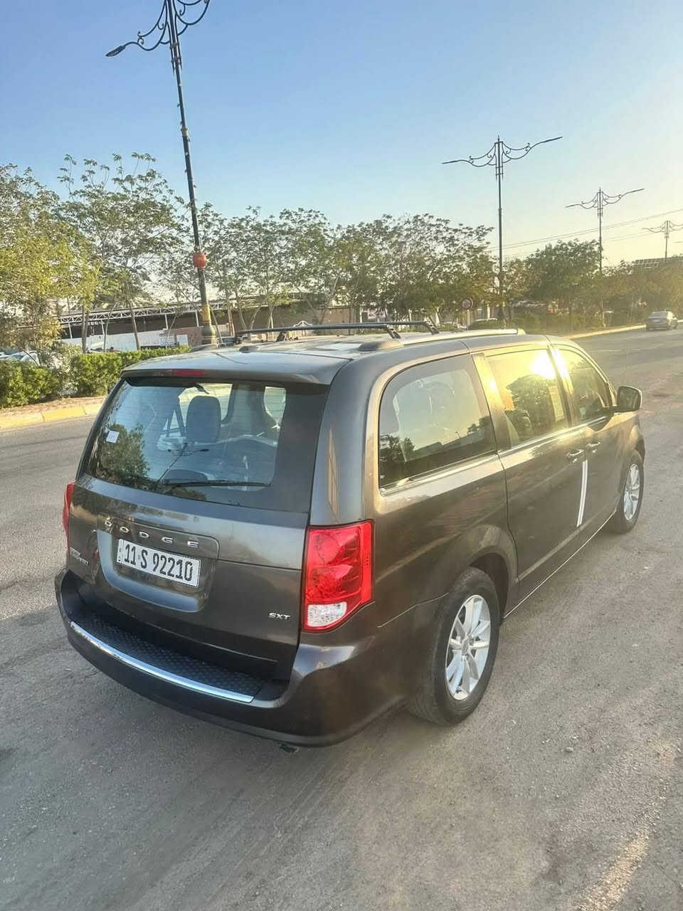 السلام عليكم من رخصة مسؤول الكروب
دوج كرفان م 20 للبيع او مراوس حسب القناعه 
ابواب وصندوق كهرباء نظام ايكو البنزين كشنات جلد كشن السايق كهرباء ماشيه 91 ألف ميل وقابل للزياده 3قطع تبريد ثلج وخير من الله 3قطع صبغ السعر 178
ت *********** بي وت ساب
