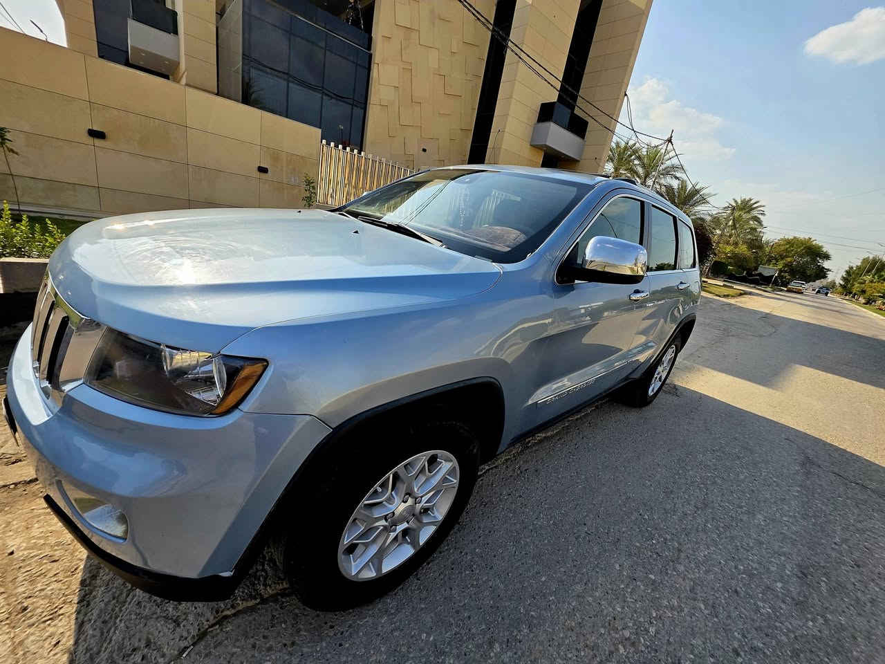 السلام عليكم جيب 2013فول✨️ مواصفات 
♦️جيب كراند شيروكي وارد امريكي 
♦️ حجم المكينه 6  سلندر( 3600)
♦️بأسمي رقم بغداد مميز✨️
♦️موديل 2013 
♦️  حادث جاملغ وبنيد
 ♦️فول مواصفات 
♦️سلايد رووف
♦️ فتحه بصمة  
♦️ شاشه قلاب 
♦️ذاكره خزن موسقى 
♦️كامره خلفيه دواره 
♦️ مثبت سرعه
♦️ كشنات جلد 
 ♦️  تبريد وتدفئه بلكشنات 
♦️دمام خلفي 
♦️ تبريد قطعتين 
 ♦️ويل كروم عنكبوت حجم 18 
♦️تخم تاير جديد 
♦️يدات  نيكل وبعد بيه مواصفات✨️
♦️السعر158$
♦️ للأستفسار الاتصال واتساب
♦️***********
♦️***********
