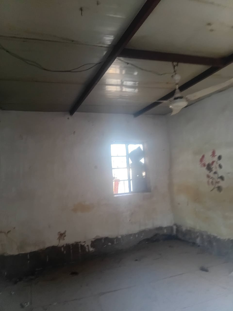 السلام عليكم بيت للبيع بحي النظال وره ابو مجيد الكصاب خلف اسواق جوكر بصفحت الكراغول م فوك ال 100متر سند 25 السعر ١٧ وبي مجال الاستفسار اكثر ***********
