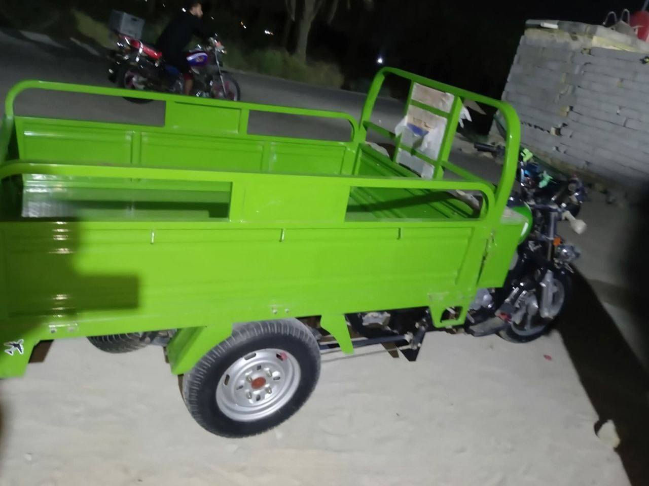 السلام عليكم
ستوته مديل 23
اوراق اصوليه
برغي مامفتوح بيها مبدل كلجات فقط 
ستوته خير من الله 
تاخذها ربع ماذب عليها
رقم راعيها ***********
مكلف بلنشر
