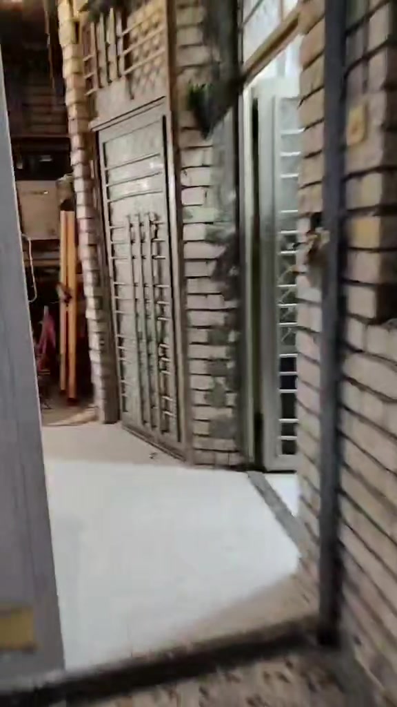 بسم الله السعر 115قابل للتفاوض التفاصيل موضحة كتابة وفديو 
السعر ١١٥ قابل للتفاوض
شارع المعهد محلة 958 
طابو ملك صرف تحويل طابو الكرادة
المساحة 106 قاط واحد بناء 2023 
(غرفة نوم +صالة +استقبال+مطبخ بارد +مطبخ حار+حمام داخلي وخارجي+مناور عدد اثنين درج خارجي) 
الاساس رفت ٤٠ 
البناء طابوق 
نضام الغاز حديث دفن 
اي تفاصيل او استفسار الاتصال على الرقم ***********
