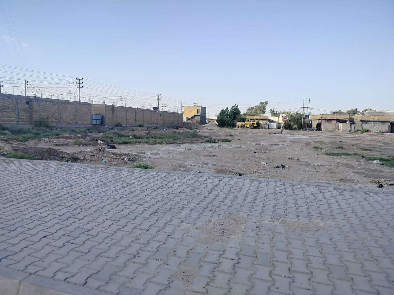 قطعة ارض للبيع مساحه 400م واجها 20ونزال 20حي الحكيم شارع ال غريب تبعد عن الشارع 50متر مثل ما موضح بالصوره وتنباع 200 هم عادي
الاستفسار الإتصال ***********
طابو زراعي 25  خدمات كامله

