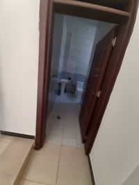 للإيجار بيت مساحه 120م  ثلاث طوابق في الكراده خارج  خمس غرف نوم الإيجا...