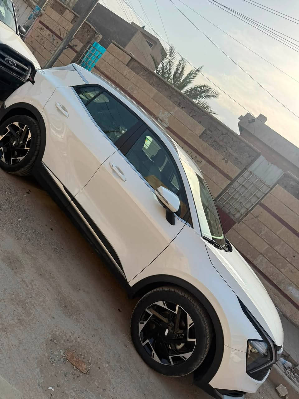 السلام عليكم 
سبورتج للبيع موديل 25 كشنات كهرباء وجنطه كهرباء وداخل بيجي ماشيه 16 الف رقم بغداد باسم بنية سيارة نضيفه وكاملةمكفوله كفاله عامه عدا ملاحظ ورصعه بالباب سايق سحبتها bdr سعرها 225 وبيها مجال للاستفسار  ***********
