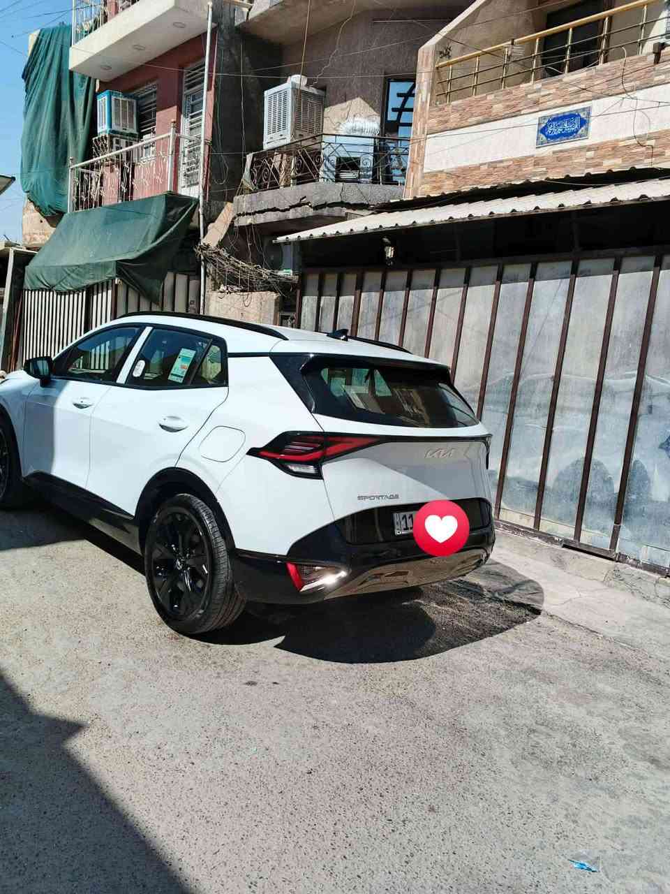 سبورتج 25
مفولة ماعدا البانوراما 
خليجي السيارة جديدة جدا 
باسم الحجي والدي 
وبيها بارد ( شبر ) الجاملغ الامامي مال السايق والصورة موجودة
واحد طخها هية و واكفة بابنا 
السعر 235 وبيها شي بسيط حك الجية 
مكاني بغداد الكرخ شارع حيفا قرب نادي الزوراء
***********
