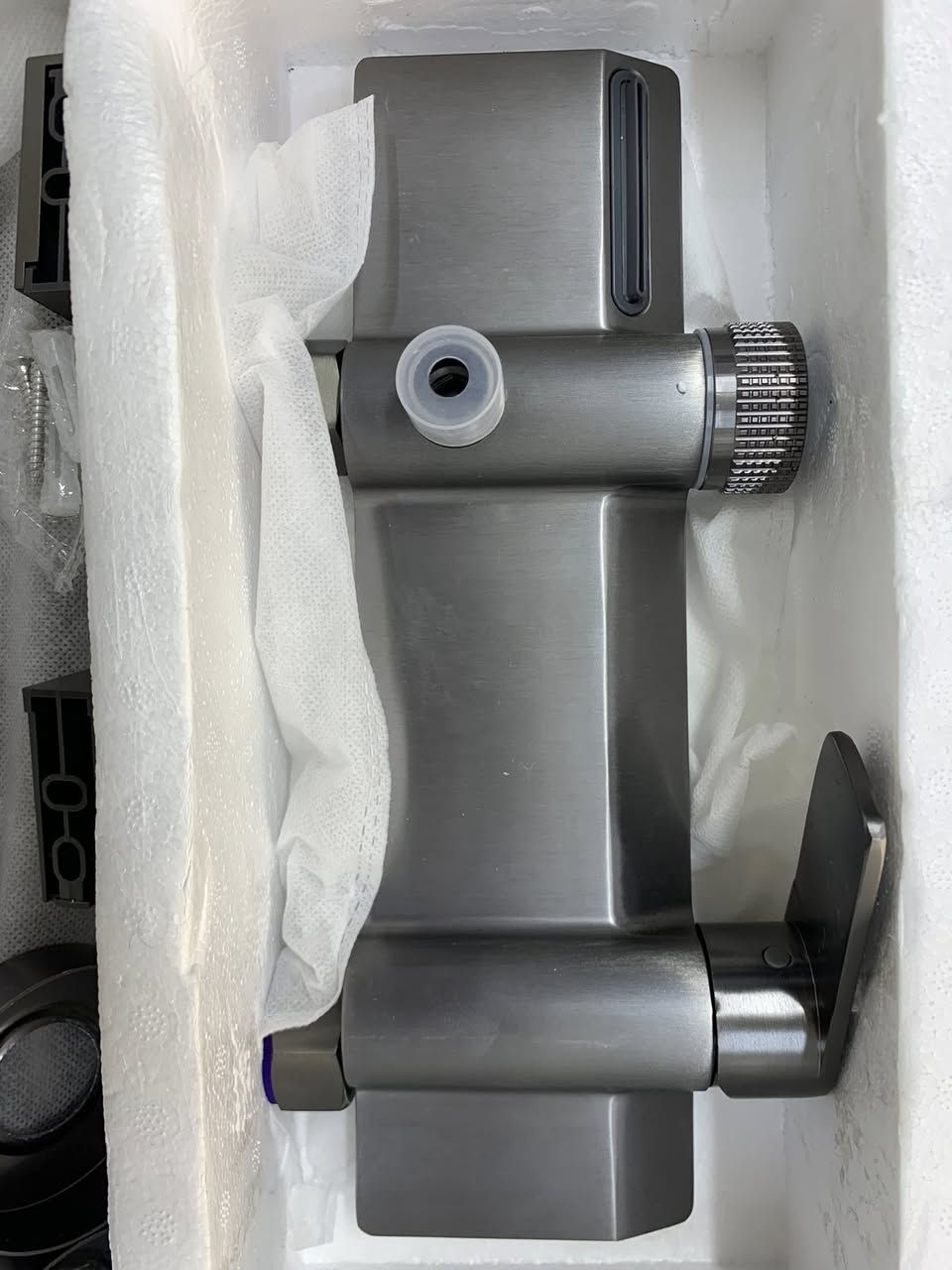 السلام عليكم 

خلاط شاور جداري كامل (راس شاور + هوز + حامل جداري). 🚿
✨ شكل حديث ومرتب يليق بكل حمام
✨ نوعية زينة وتحمل عالي ويعيش وياك
✨ تركيبه سهل وما يحتاج تعقيد
📦 جديد بالكارتون
للاستفسار تواصل على الخاص او واتساب ***********
