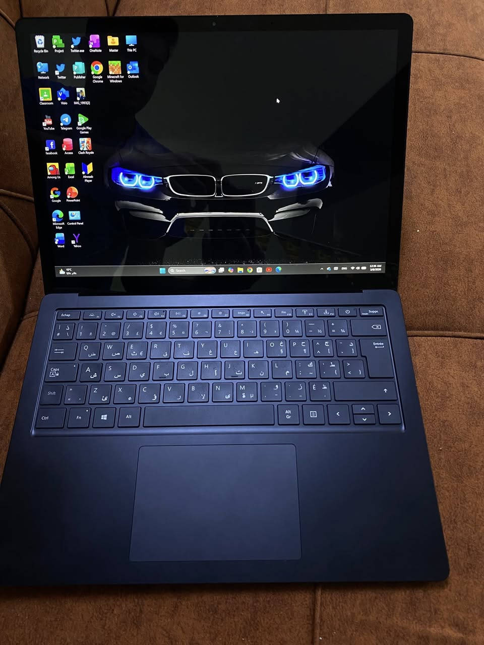 السلام عليكم لابتوب مايكروسوفت سيرفس بوك4 مستعمل للبيع وياه ماوس وجنطة السعر 450 وبي مجال بسيط

المواصفات:
 (16GB :(RAM
512GB سريع بسعة SSD NVMe :التخزين •
• الشاشة: 13.5 بوصة PixelSense لمس عالية الدقة
دقّة العرض 2K) 1504x2256)
Intel Iris Xe Graphics :كرت الشاشة •
• البطارية: تدوم ساعات استخدام متواصل
• نظام التشغيل: Windows 11 أصلي
• الوزن: خفيف جداً لا يتجاوز 1.2 كغم
• الخامة: تصميم أنيق من الألمنيوم الاسود


**إذا كنت صاحب هذا الإعلان وتريد حذفه لأي سبب، رجاءا أرسل رسالة إلى الدعم الفني**